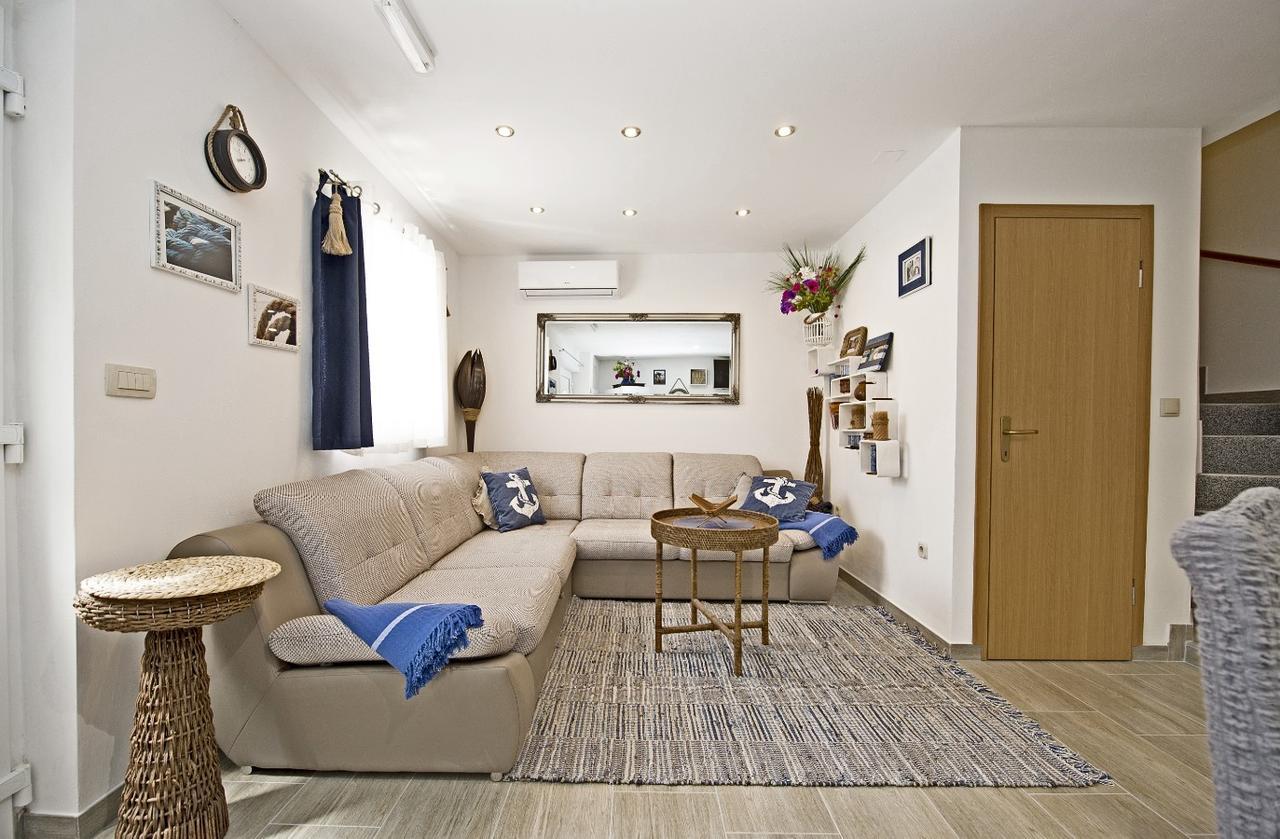 Holiday Home Listesi 1 Trogir Exterior photo